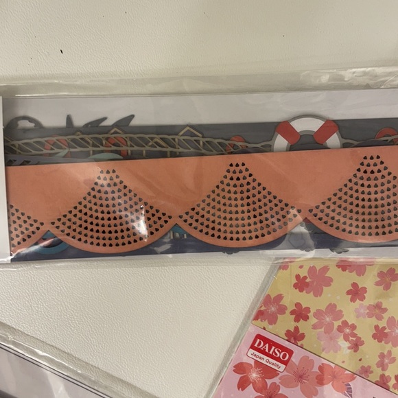 Scrapbooking supplies - Picture 3 of 11